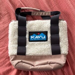 Kavu Cream Sherpa Tote with Tan Base & Black Straps